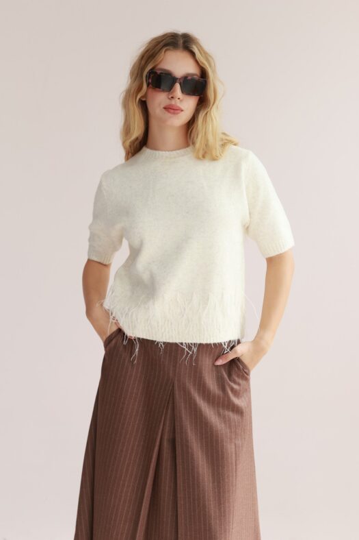 SWEATER WITH FEATHERS