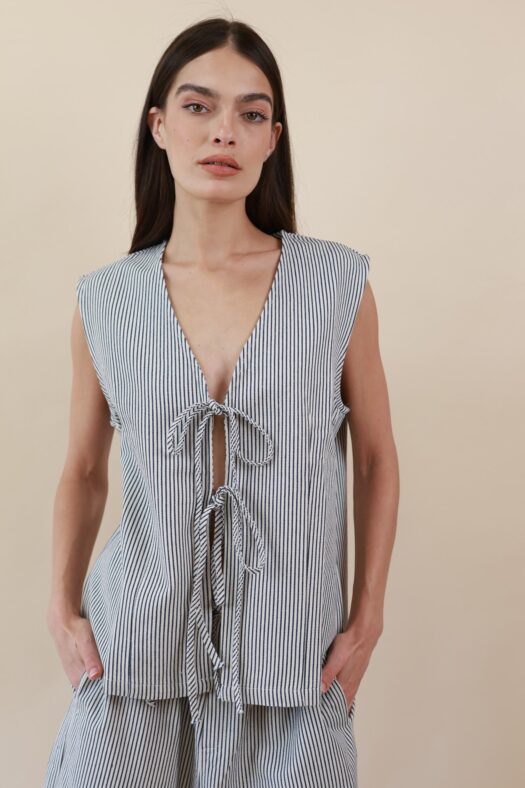 VEST WITH KNOTS