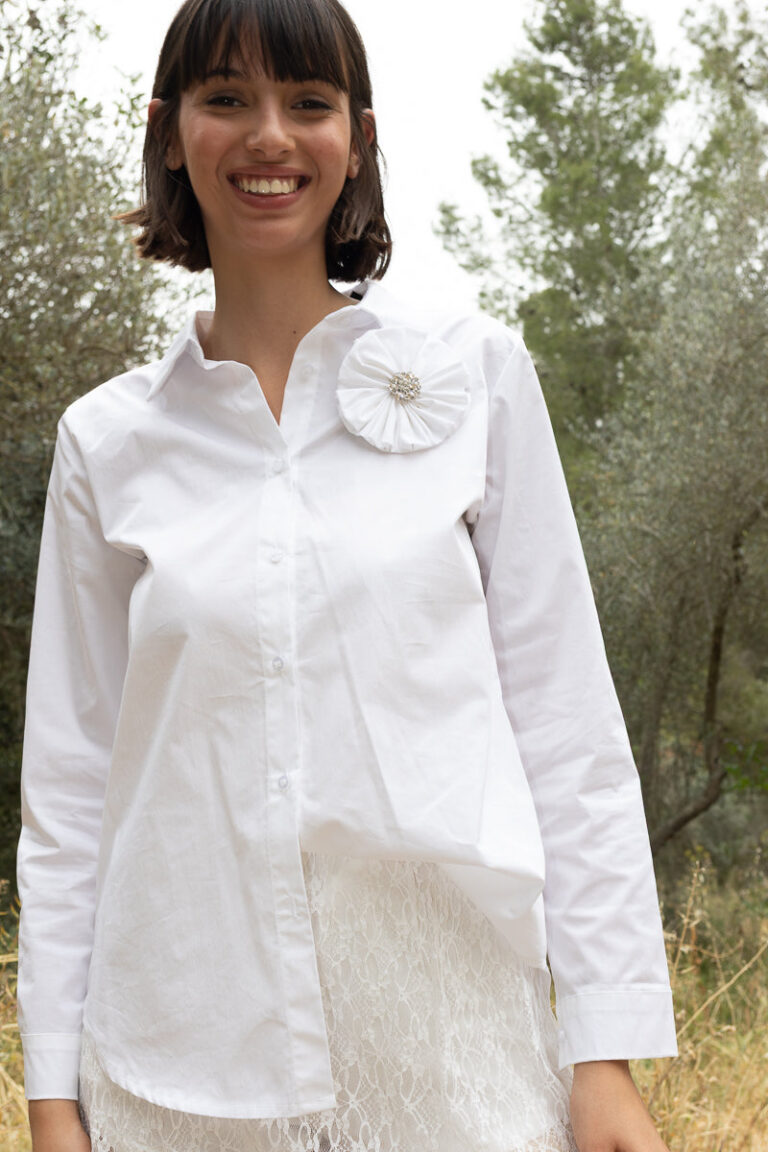 BUTTON SHIRT WITH PIN